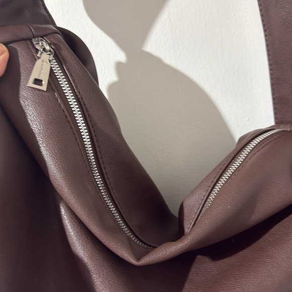 Elegant Brown Faux Leather Shoulder Bag - Picture 5 of 13